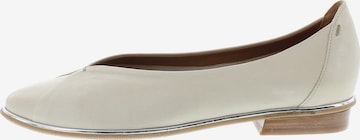 Everybody Ballet Flats 'BETA - Ballerina mit V-Ausschnitt' in Beige: front