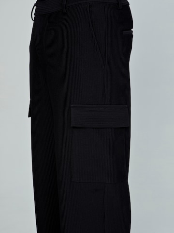 SikSilk Loose fit Cargo trousers in Black