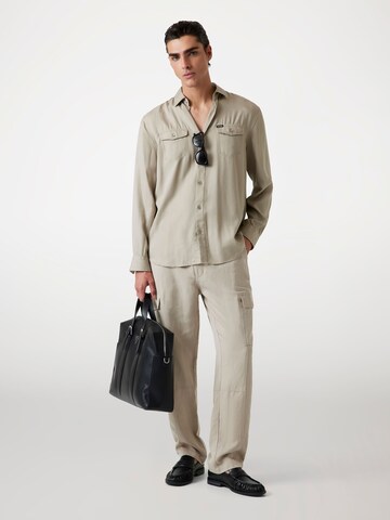 GUESS Regular Cargo Pants in Beige