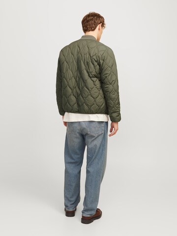 JACK & JONES - Chaqueta de entretiempo 'JJKODA' en verde