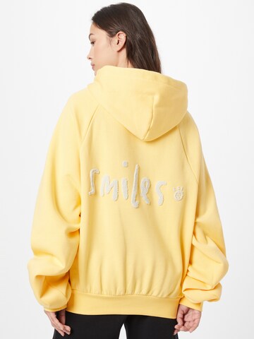 Smiles Sweatshirt 'Nico' in Yellow