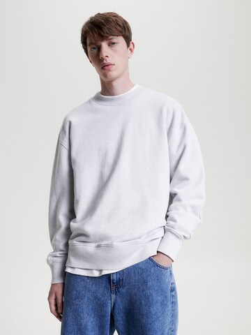 Sweat-shirt Tommy Jeans en gris : devant