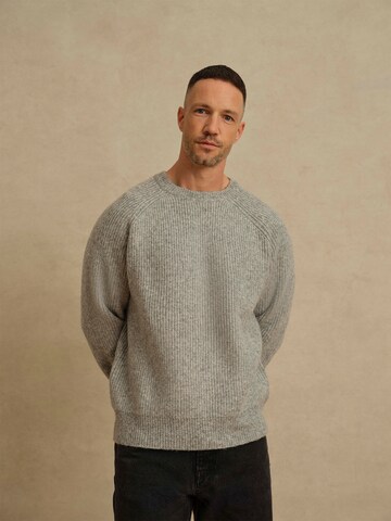 DAN FOX APPAREL Pulóver 'Michael' - szürke: elől