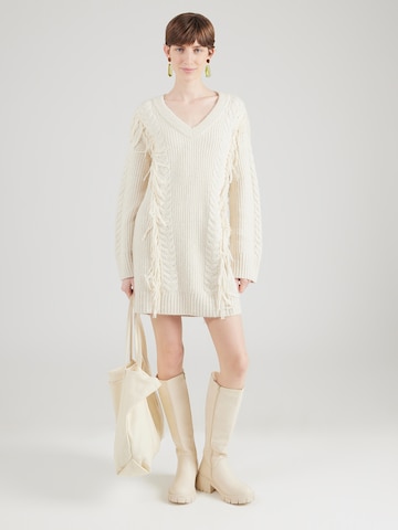 Robes en maille Abercrombie & Fitch en beige : devant