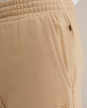 WE Fashion Loose fit Trousers in Beige