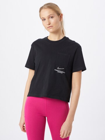 Nike Sportswear T-shirt 'Swoosh' i svart: framsida