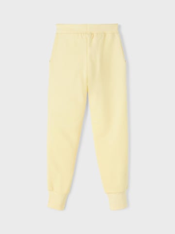 Tapered Pantaloni 'Lena' di NAME IT in giallo