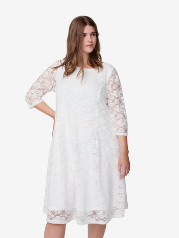 Robe 'EBONNIE' Zizzi en blanc : devant