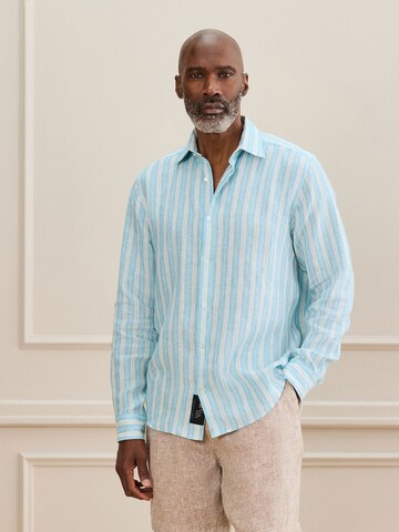 Coupe regular Chemise Next en bleu : devant