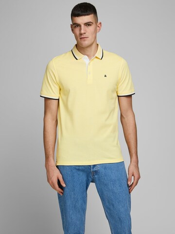 Tricou 'JJEPaulos' de la JACK & JONES pe galben: față