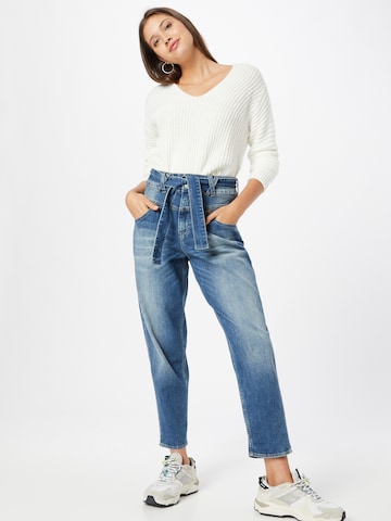 Herrlicher Tapered Pleat-front jeans 'Kabira' in Blue