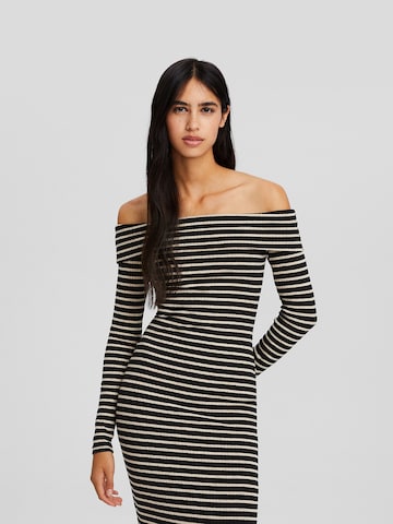 Bershka Kleid in Schwarz: predná strana