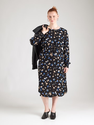 Abito 'CARPETREA' di ONLY Carmakoma in nero: frontale