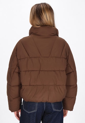 Yuka Winterjas in Bruin