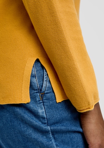 Pull-over TRIANGLE en jaune