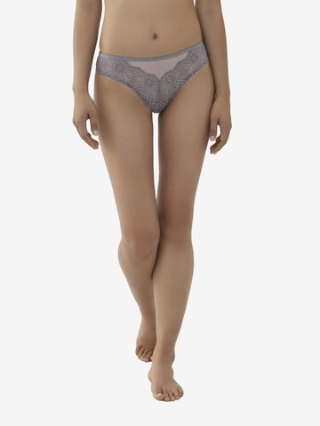 Mey Thong in Grey: front