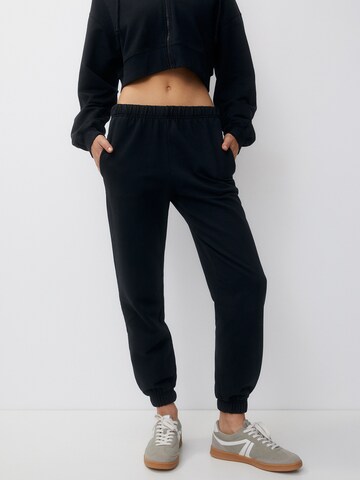 Pull&Bear Tapered Trousers in Black: front