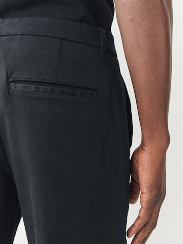 Next Regular Chinohousut värissä musta