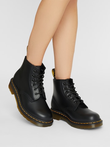 melns Dr. Martens Klasiskie šņorzābaki