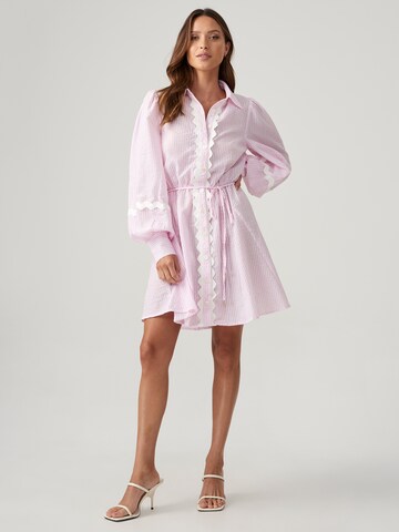 The Fated Shirt Dress 'YULI' in Pink