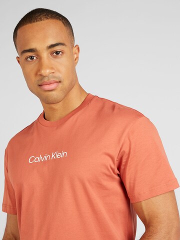 Calvin Klein - Camiseta 'Hero' en rojo