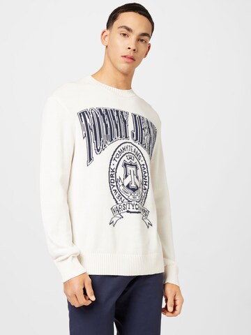 Tommy Jeans Sweater in White: front