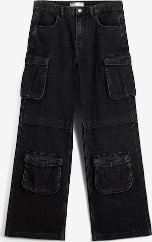 Bershka Wide leg Cargo Jeans in Black: front