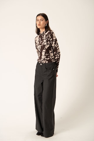 T-shirt 'Hanadi' SOAKED IN LUXURY en marron