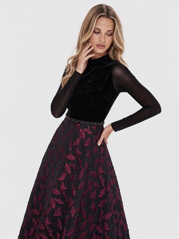 Rochie de la APART pe roșu