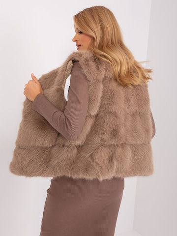 Madnezz House Weste '2349.00P' in Beige
