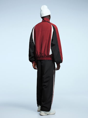 BershkaPrijelazna jakna - crvena boja