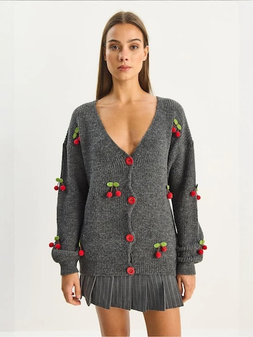 Bianco Lucci Strickjacke in Grau: Vorderseite