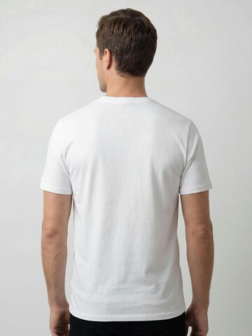 Maglietta 'SIGNATURE White – Premium T-Shirt Made from Signature Cotton' di ARISTOCRATTI in bianco