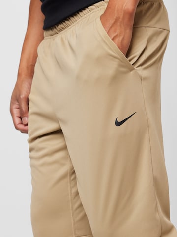 NIKE Regular Sportbroek 'TOALITY' in Groen