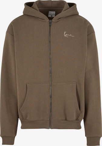 Karl Kani Collegetakki 'Essential' värissä ruskea: etupuoli