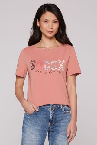 Soccx Basic T-Shirt mit U-Boot-Ausschnitt und Logo in Rot: Vorderseite