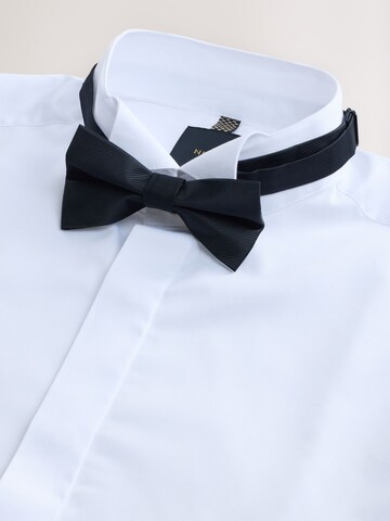 Next Slim Fit Set: Hemd und Fliege in Weiß