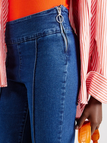 VERO MODA Flared Jeans 'SHANON' in Blauw