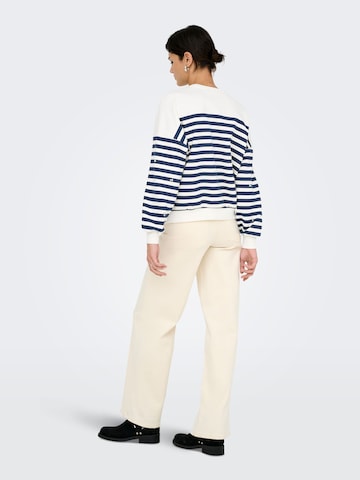 Sweat-shirt 'ONLAdele' ONLY en blanc