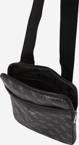 GUESS حقيبة تقليدية 'Vezzola' بلون أسود