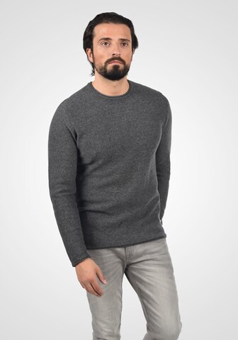 Pull-over Casual Friday en gris : devant