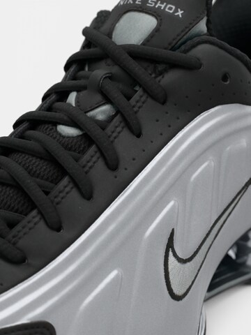 Sneaker low 'SHOX R4' de la Nike Sportswear pe argintiu