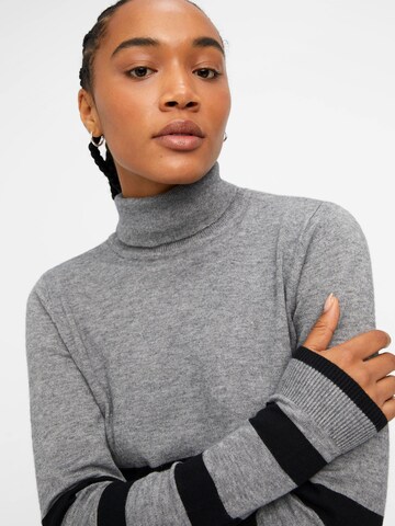 OBJECT Sweater in Grey