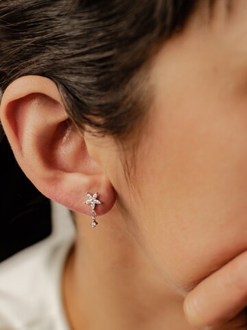 Orecchini 'Daisy Bloom' di Hey Happiness in argento: frontale