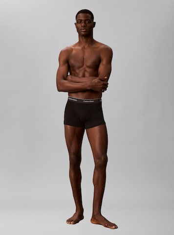 Boxeri de la Calvin Klein Underwear pe negru: față