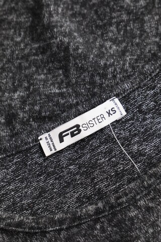 FB Sister Sweatshirt & Zip-Up Hoodie in XS in Grey