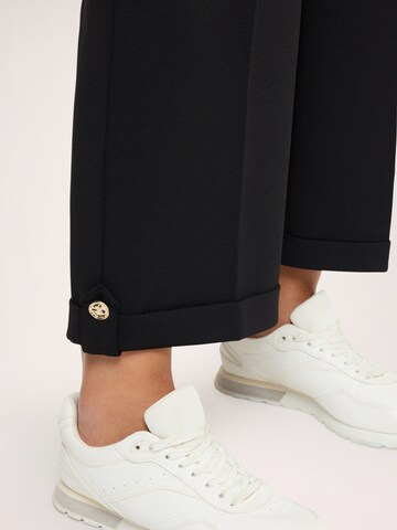 Coupe slim Pantalon Fiorella Rubino en noir