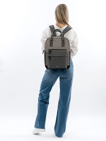 Tamaris Backpack 'Gianna' in Grey: front
