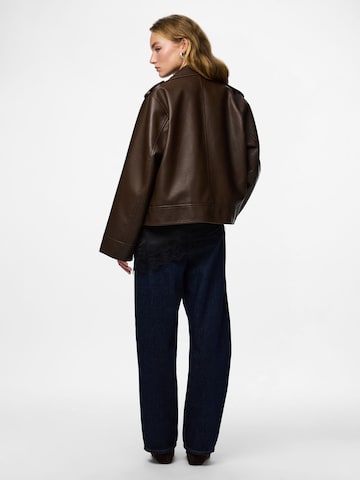 Veste mi-saison 'PCJOSIE' PIECES en marron