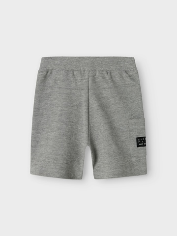 NAME IT Regular Housut 'NMMVIVASSE' värissä harmaa